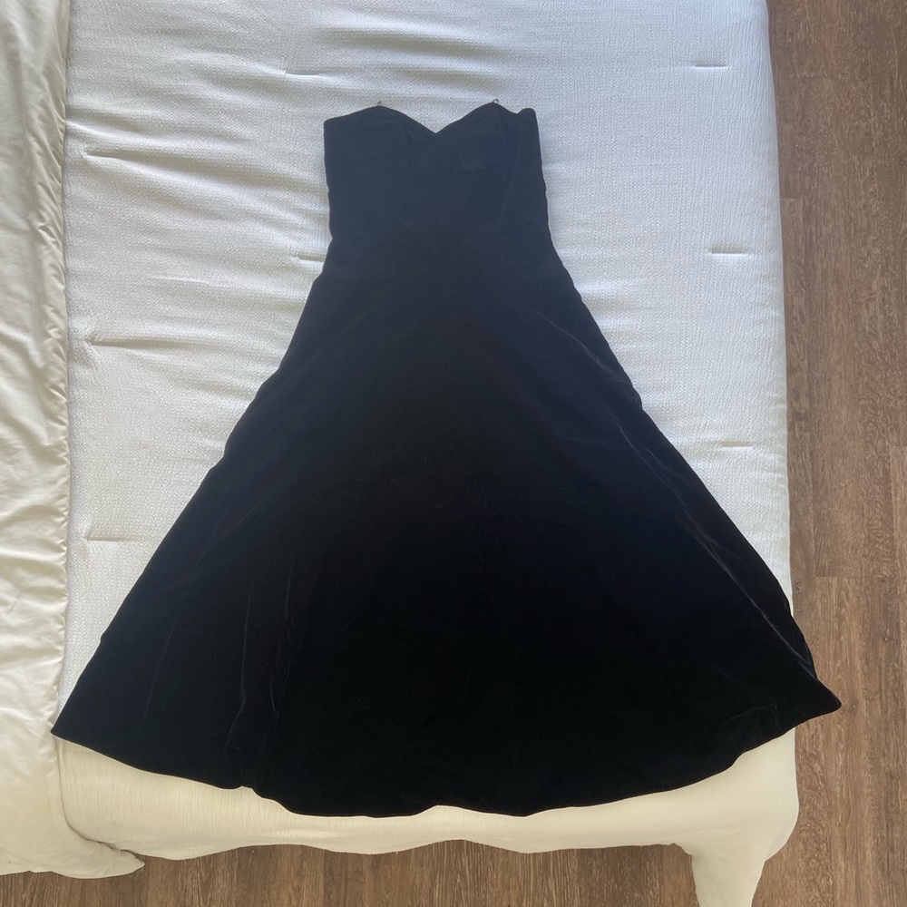 Patra Vintage Black velvet strapless lined gown 3/4